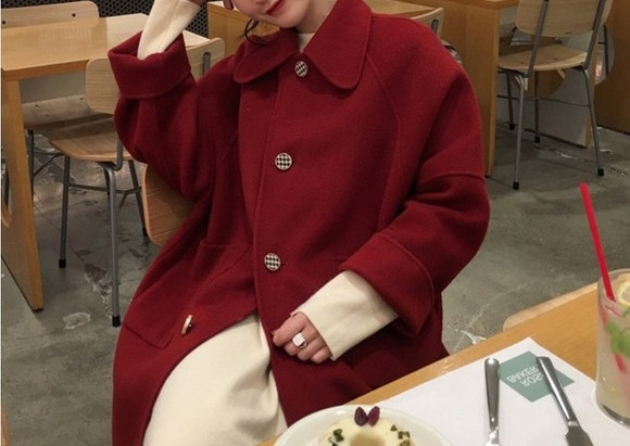 Stílusos női hosszú kabát gombokkal és zsebekkel, két színben