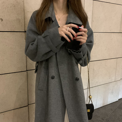 Női hosszú kabát klasszikus gallérral és derékövvel