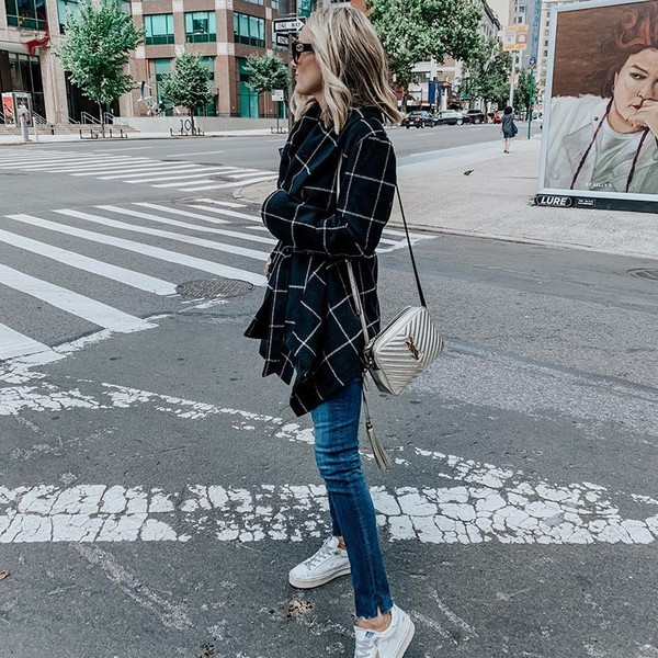 Gyapjú aszimmetrikus kabát övvel