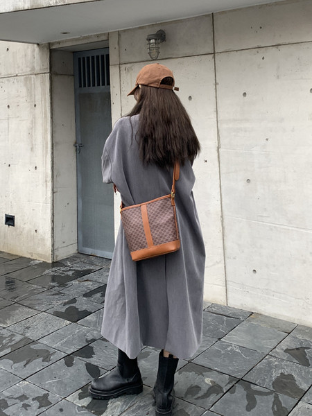 Széles modell női hosszú kabát