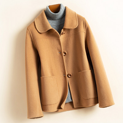 Късо дамско вълнено палто с джобове и копчета