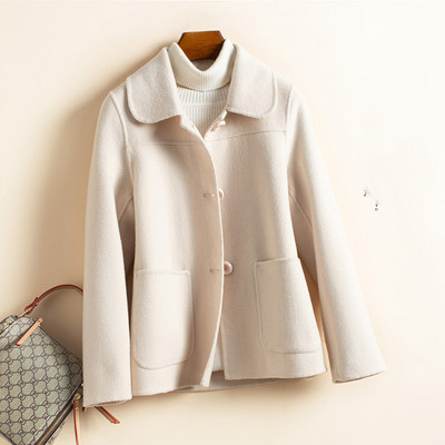 Късо дамско вълнено палто с джобове и копчета