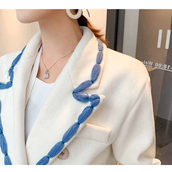 Дамско палто с джобове и шпиц деколте -подходящо за зимата