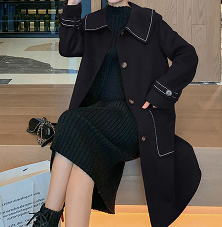 Modern női gyapjúkabát gombokkal és zsebekkel