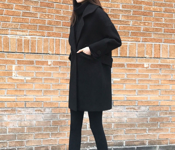 Нов модел дамско зимно палто с джобове в черен цвят