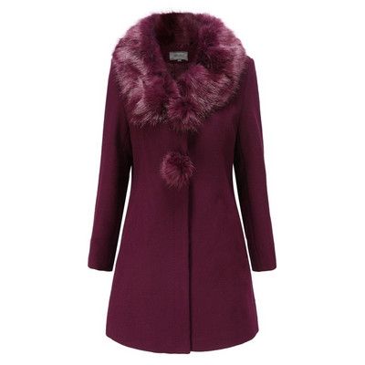 Hosszú testhezálló kabát gombbal és gallérral