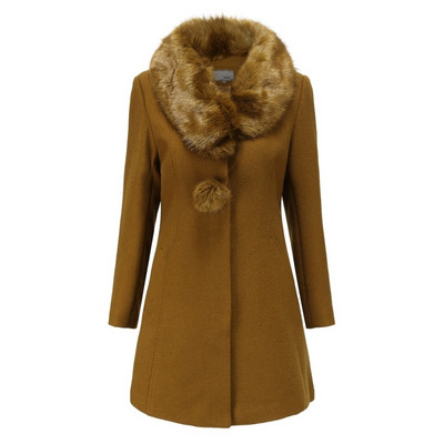 Hosszú testhezálló kabát gombbal és gallérral