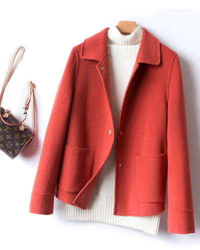 Κομψό γυναικείο κοντό παλτό με κουμπιά και τσέπες