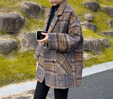 Стилно дамско карирано палто с копчета - широк модел