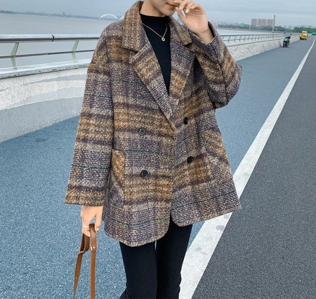 Стилно дамско карирано палто с копчета - широк модел