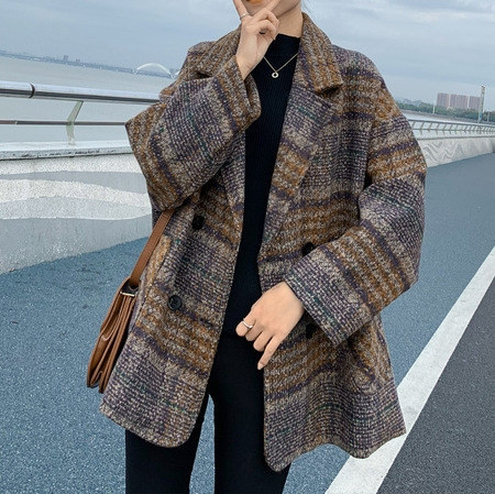 Стилно дамско карирано палто с копчета - широк модел