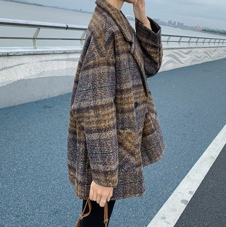 Стилно дамско карирано палто с копчета - широк модел