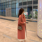 Hosszú, gombos női kabát