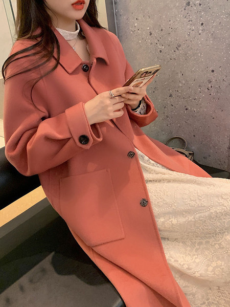 Hosszú, gombos női kabát