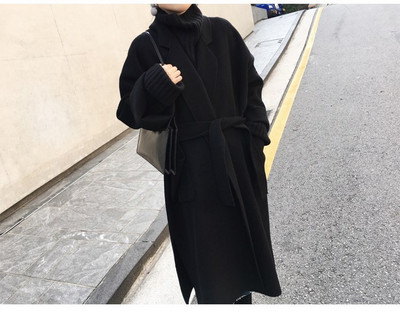 Μοντέρνο γυναικείο παλτό μοντέλο με ζώνη και τσέπες