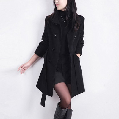 Női alkalmi kabát övvel és gombokkal