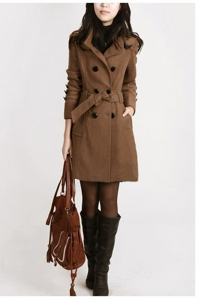 Női alkalmi kabát övvel és gombokkal