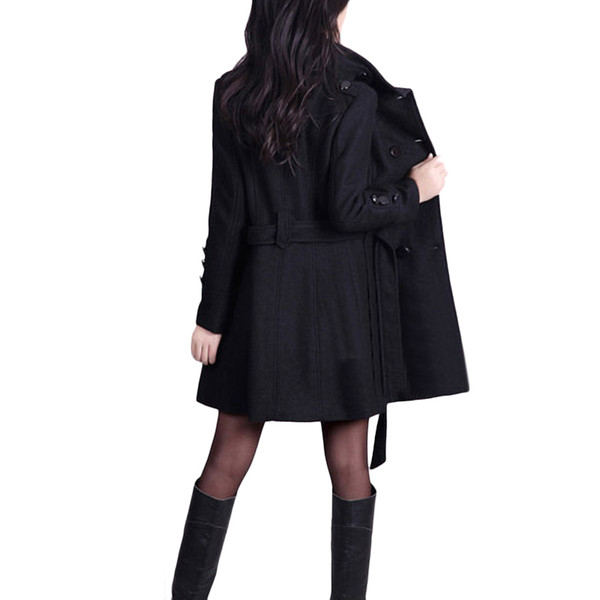 Női alkalmi kabát övvel és gombokkal