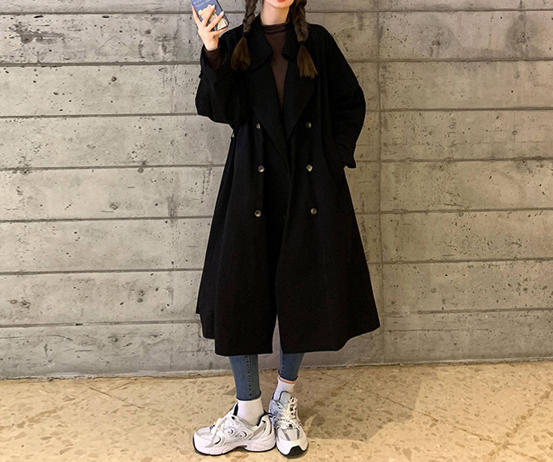 Дълго и широко палто с двуредно закопчаване