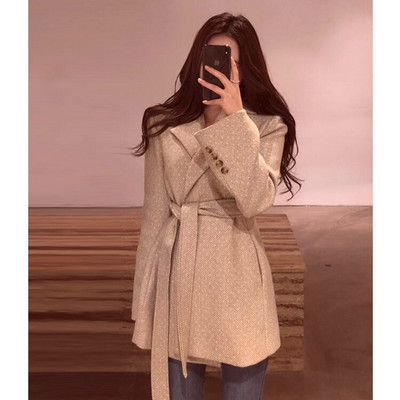 Új modell női kabát télire alkalmas övvel