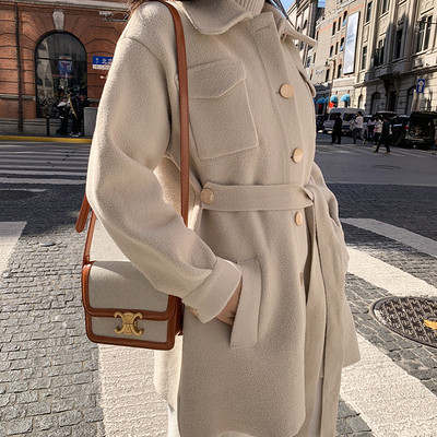 Női széles kabát övvel