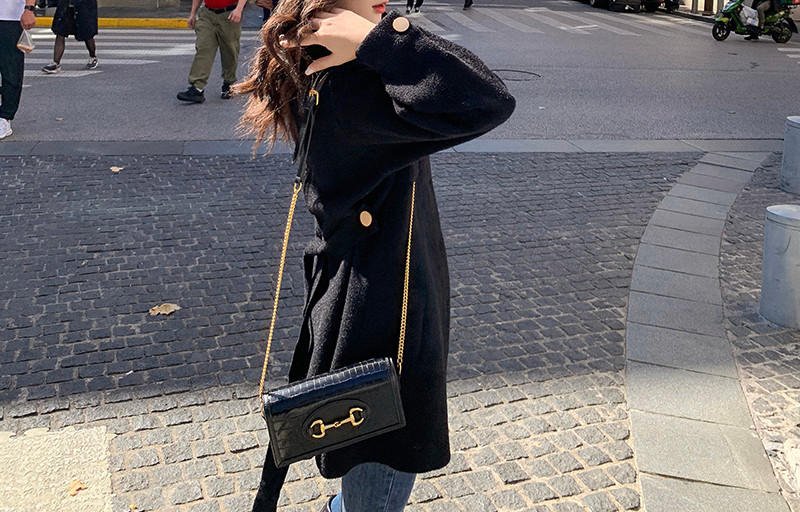 Női széles kabát övvel