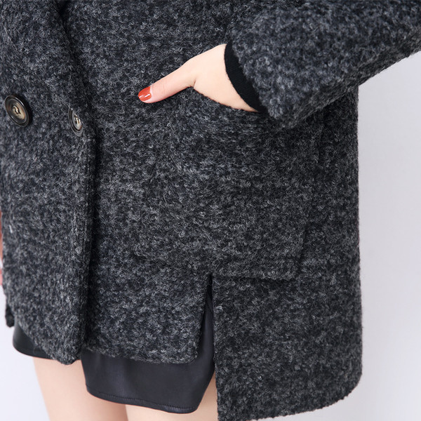 Női alkalmi rövid kabát gombokkal - széles modell