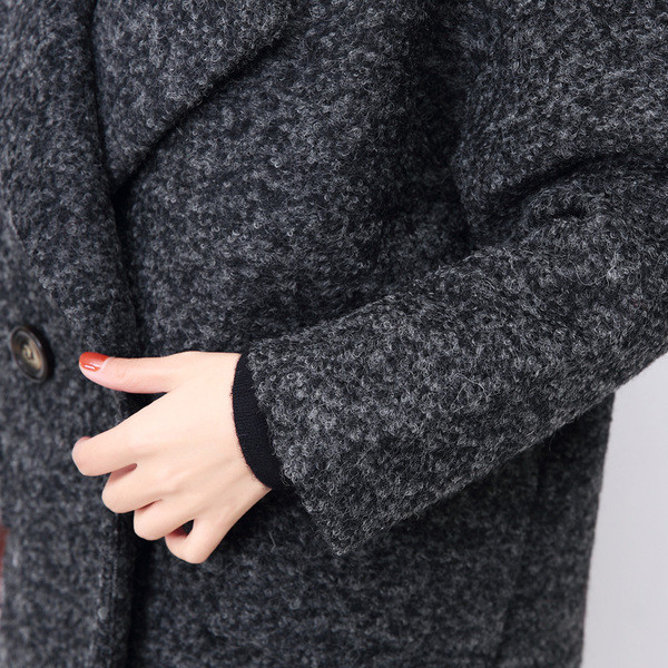 Női alkalmi rövid kabát gombokkal - széles modell