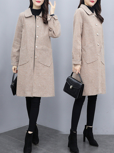 Kockás női kabát közepes hosszúsággal, zsebekkel