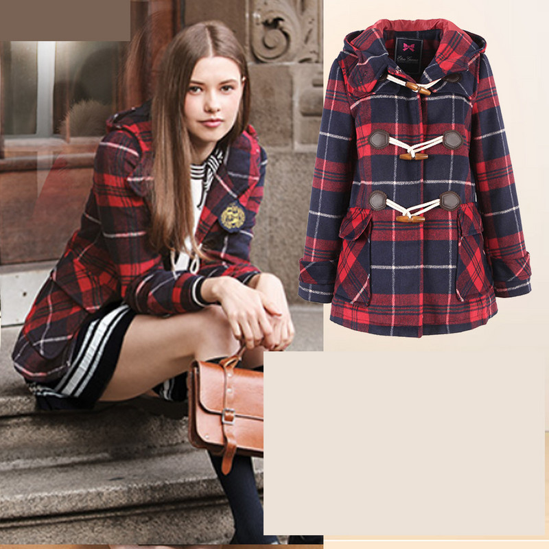 Mindennapi őszi kabát egyenes, gombos modell