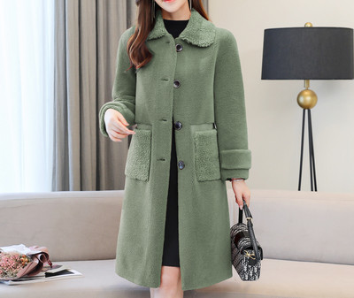 Модерно дамско палто с класическа яка и пухени джобове