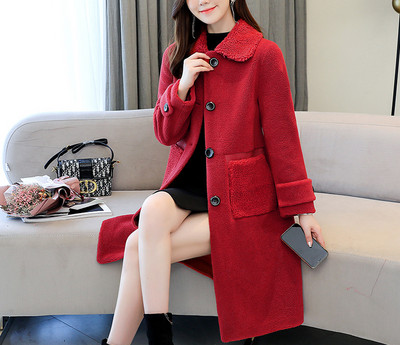 Модерно дамско палто с класическа яка и пухени джобове