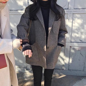 Zsebekkel ellátott női kabát - szürke színű