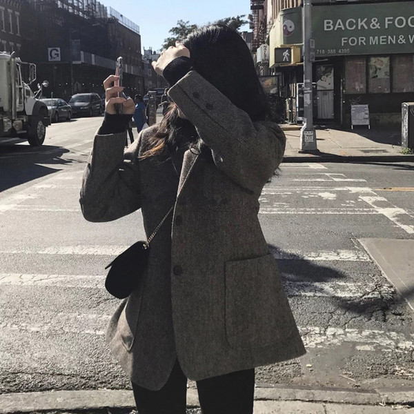 Zsebekkel ellátott női kabát - szürke színű