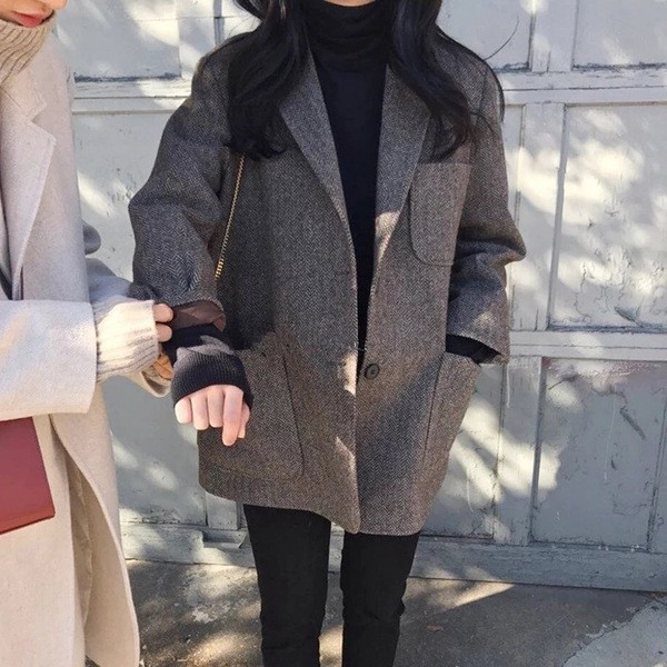 Zsebekkel ellátott női kabát - szürke színű