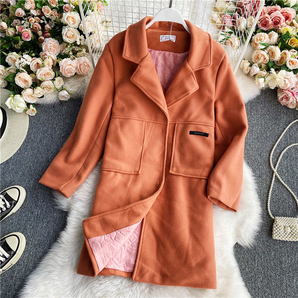 Alkalmi női kabát egyenes, zsebes modell