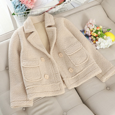 Γυναικείο κοντό παλτό με κουμπιά