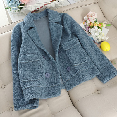 Γυναικείο κοντό παλτό με κουμπιά