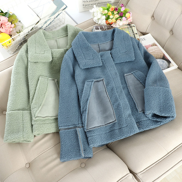 Női pehelykabát klasszikus gallérral és zsebbel