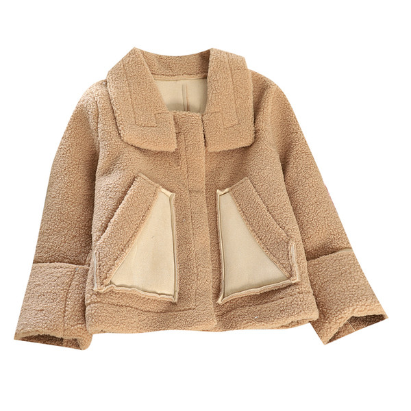 Női pehelykabát klasszikus gallérral és zsebbel