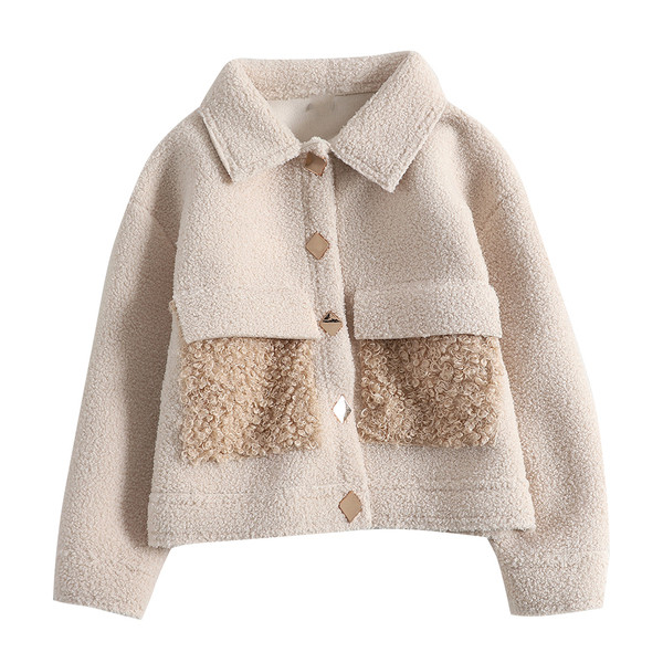 Női pehelykabát gombokkal és klasszikus gallérral