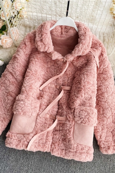 Novi model perje ženske kapute sa džepovima