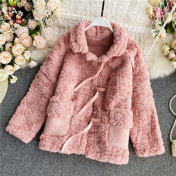 Novi model perje ženske kapute sa džepovima