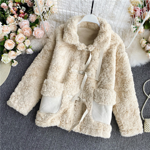 Novi model perje ženske kapute sa džepovima