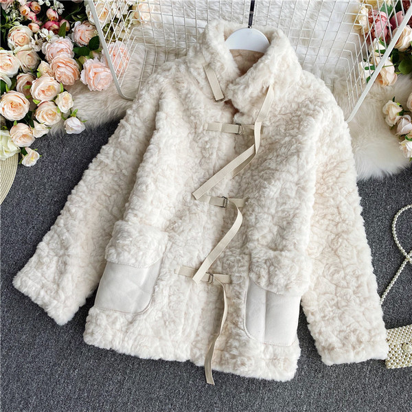 Novi model perje ženske kapute sa džepovima