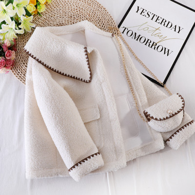 Γυναικείο χνουδοτό παλτό με γιακά και τσέπες