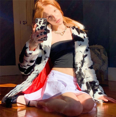 Stílusos női pehelykabát gombokkal