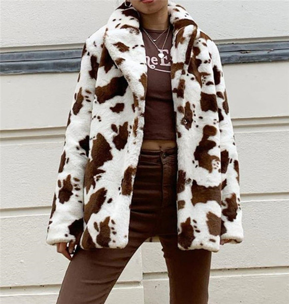 Stílusos női pehelykabát gombokkal