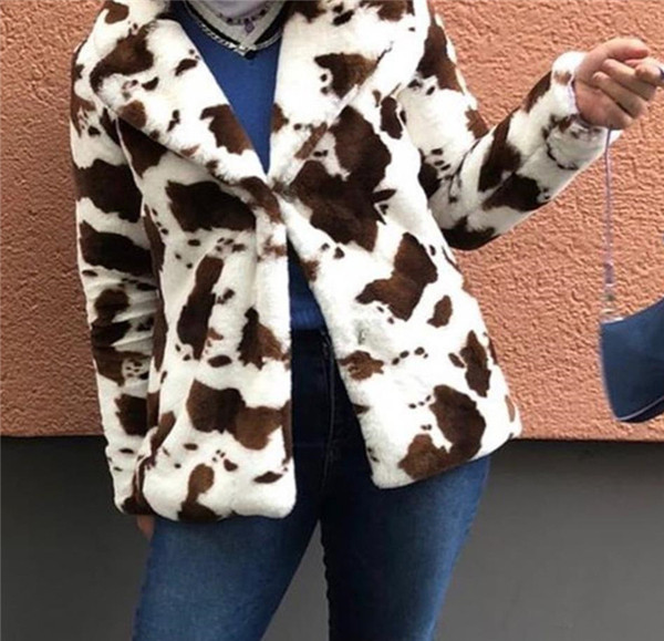 Stílusos női pehelykabát gombokkal