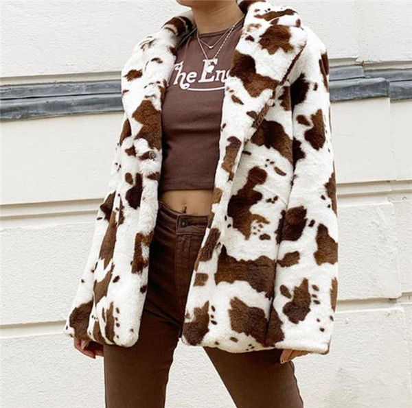 Stílusos női pehelykabát gombokkal